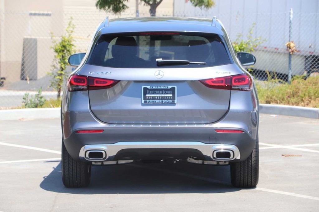 2022 Mercedes GLC 250 Images