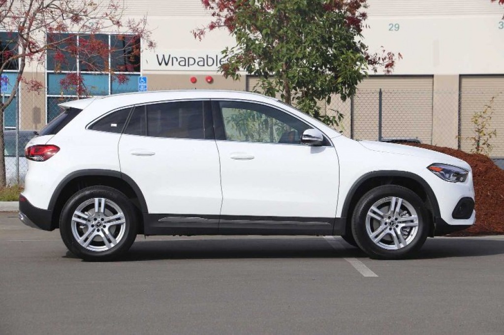 2022 Mercedes GLC 250 Images