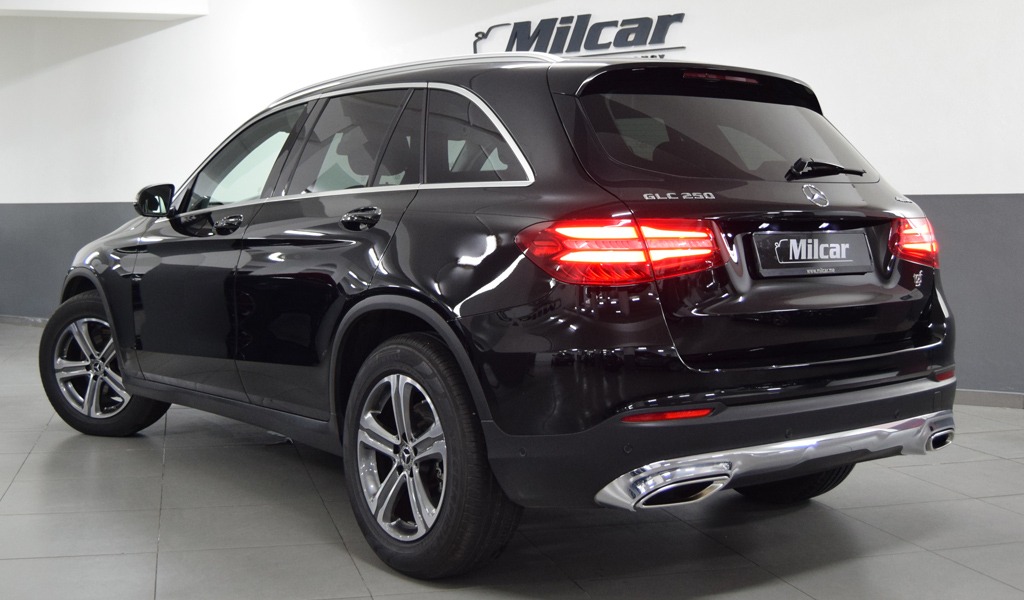 2022 Mercedes GLC 250 Wallpapers