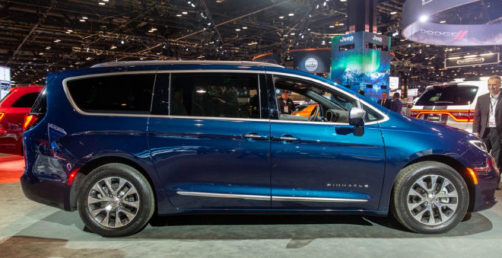 2022 Chrysler Pacifica Spy Photos