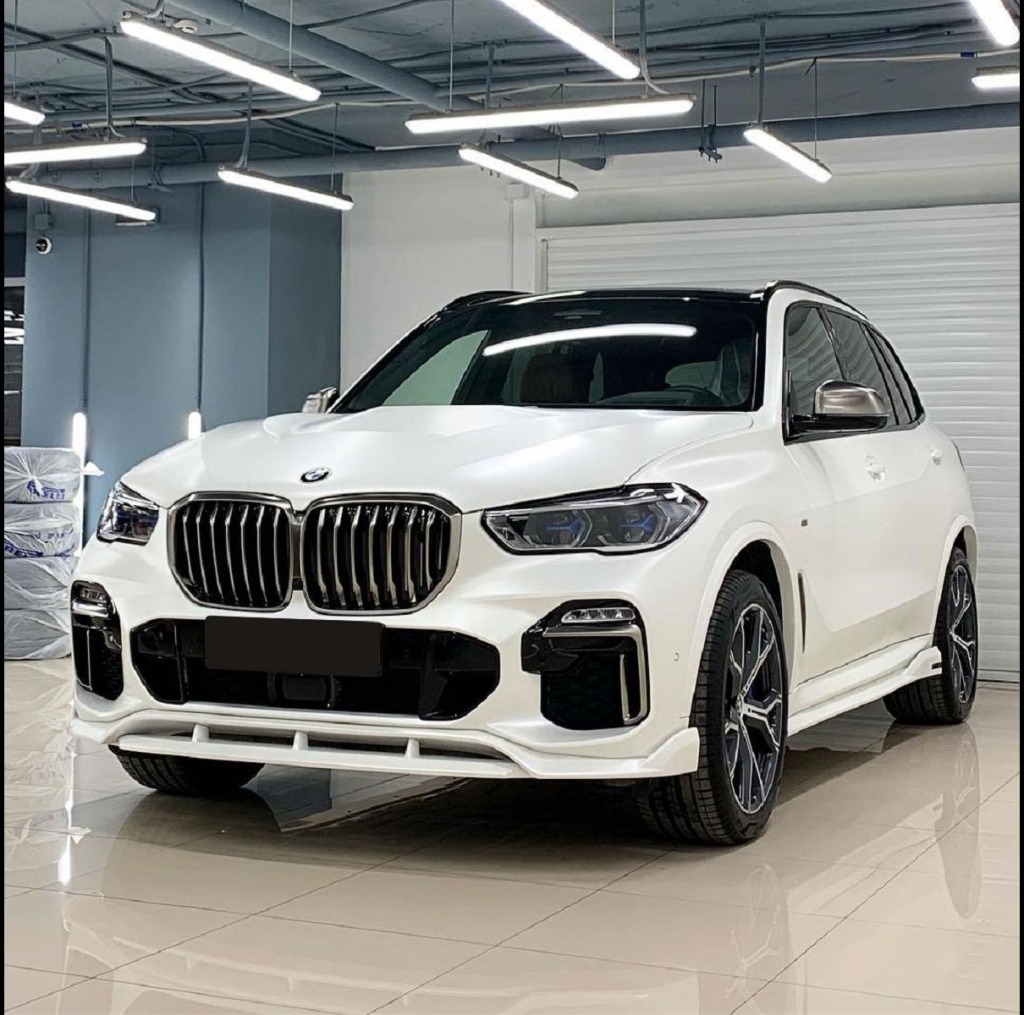 2023 BMW X5 Wallpaper