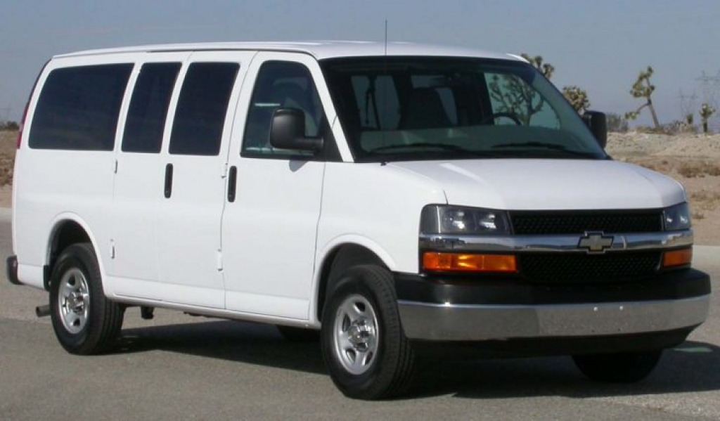 2022 Chevy Express Van Wallpaper